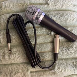 New- Professional Microphone with Cable
Wired Microphone
Handheld & Drop Proof